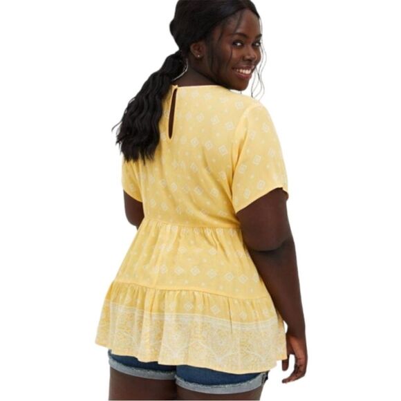 Torrid Yellow White Design Back Button Keyhole Tiered Top Contemporary Feminine - Picture 2 of 12